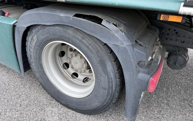 MERCEDES TRACTEUR  GE-684-MG