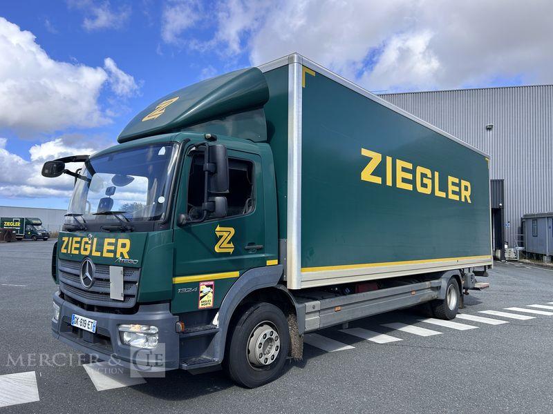Fourgon utilitaire MERCEDES VERT ATEGO 1324 CAISSE HAYON — occasion