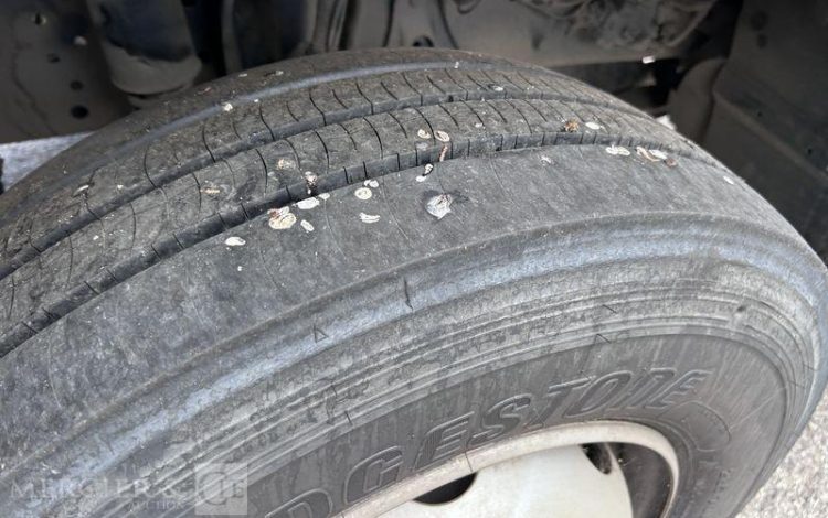 MERCEDES ATEGO 1324 CAISSE FOURGON HAYON VERT GQ-997-QH