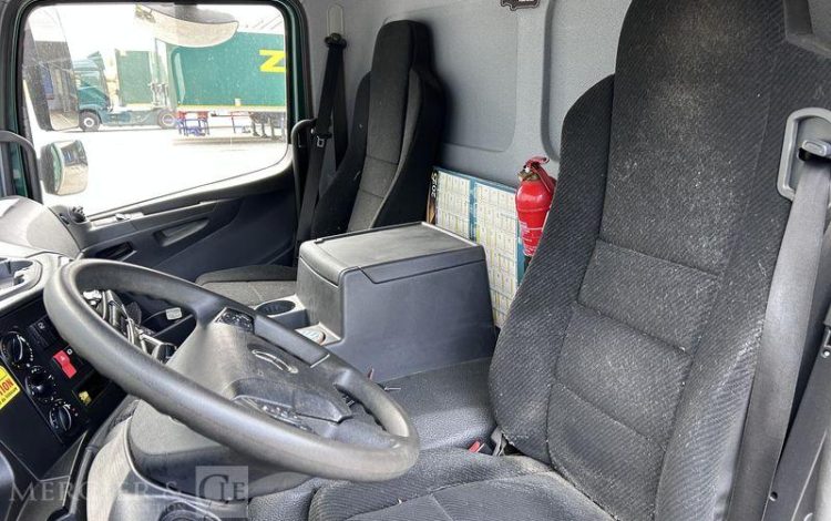 MERCEDES ATEGO 1324 CAISSE FOURGON HAYON VERT GQ-997-QH