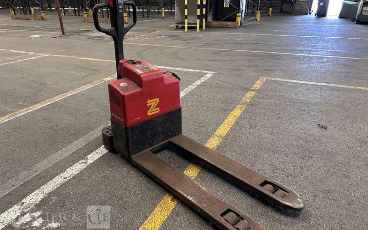 FENWICK TRANSPALETTE ELECTRIQUE MT15 – CAP 1T5 – AN 2017 ROUGE H03224