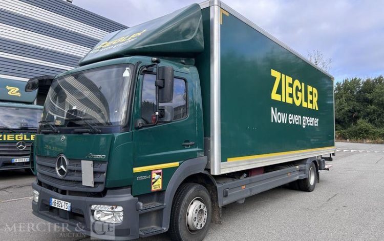 MERCEDES ATEGO 1324 CAISSE FOURGON HAYON VERT HB-824-TS