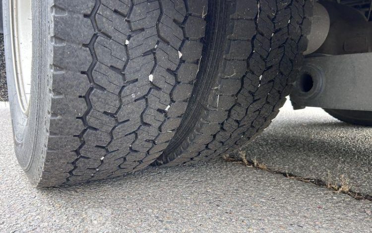 MERCEDES ATEGO 1324 CAISSE FOURGON HAYON VERT HB-824-TS
