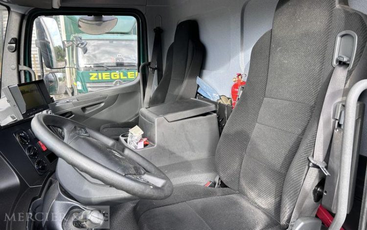 MERCEDES ATEGO 1324 CAISSE FOURGON HAYON VERT HB-824-TS