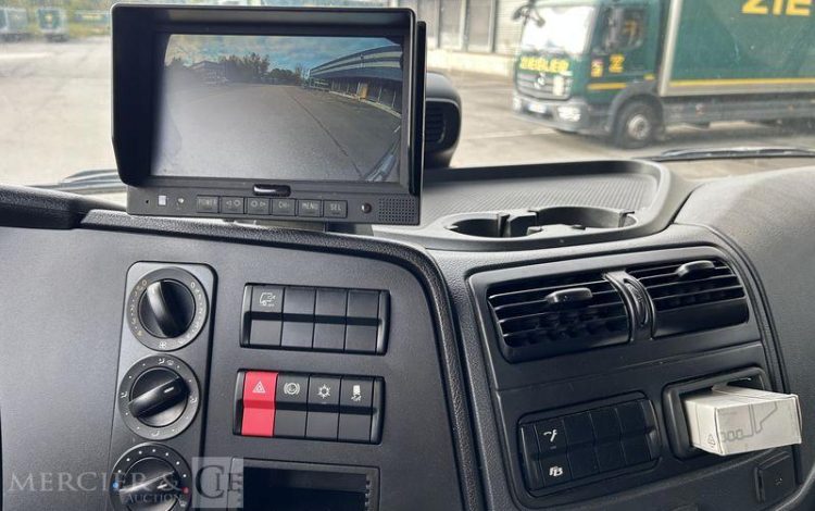 MERCEDES ATEGO 1324 CAISSE FOURGON HAYON VERT HB-824-TS