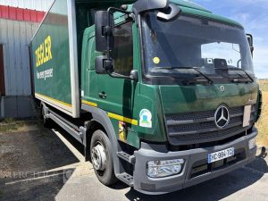 MERCEDES ATEGO 1524 CAISSE HAYON BVA VERT HC-984-TC