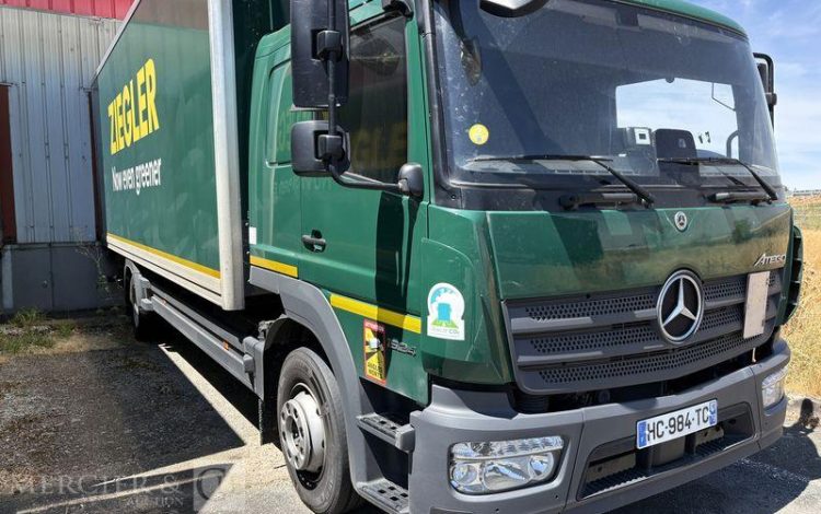 MERCEDES ATEGO 1524 CAISSE HAYON BVA VERT HC-984-TC