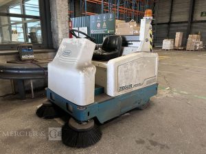 TENNANT BALAYEUSE ELECTRIQUE TYPE 6200 1.8KW -AN 2017 – 103 HEURES BLANC U02489
