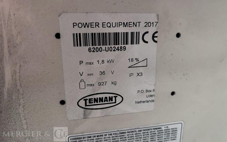 TENNANT BALAYEUSE ELECTRIQUE TYPE 6200 1.8KW -AN 2017 – 103 HEURES BLANC U02489