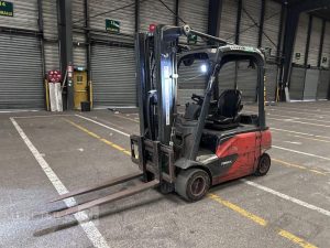 FENWICK CHARIOT ELEVATEUR ELECTRIQUE  E20PL-2 -CAP 2T – AN 2021 – 9870 HEURES ROUGE Y03717
