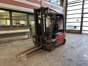 FENWICK CHARIOT ELEVATEUR ELECTRIQUE – E20PL-02 – CAP 2T – AN 2021 – 10664 HEURES ROUGE Y03737