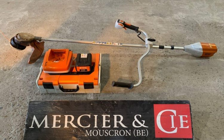 STIHL FSA90  DEB010095