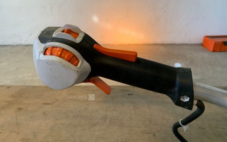 STIHL FSA90  DEB010095