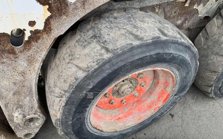 BOBCAT S450  9766