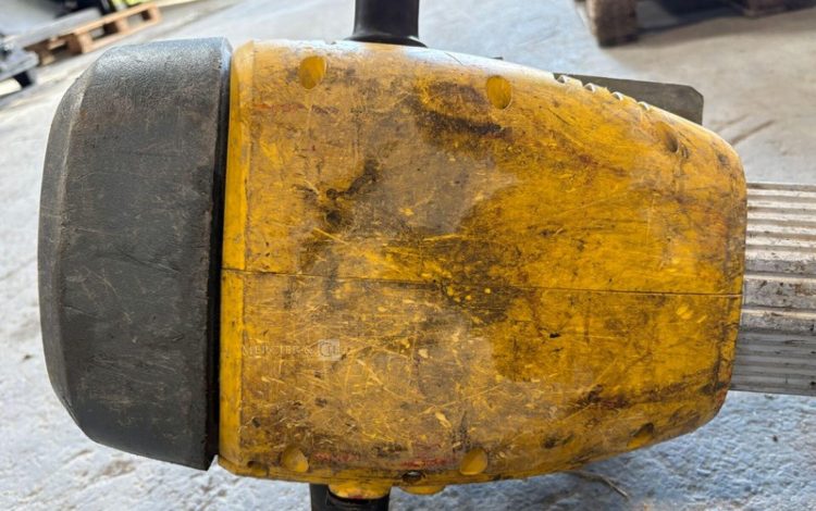 WACKER NEUSON BH65  184MAM8