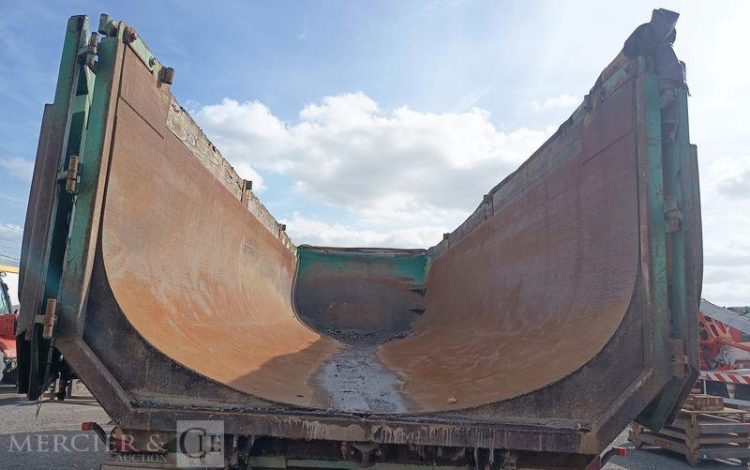 ROBUSTE KAISER SEMI REMORQUE BENNE BASCULANTE – 2 ESSIEUX –  PTAC : 33 TONNES – ANNEE 2004  568BKN59
