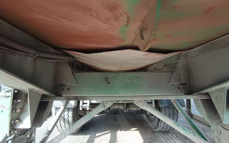ROBUSTE KAISER SEMI REMORQUE BENNE BASCULANTE – 2 ESSIEUX –  PTAC : 33 TONNES – ANNEE 2004  568BKN59