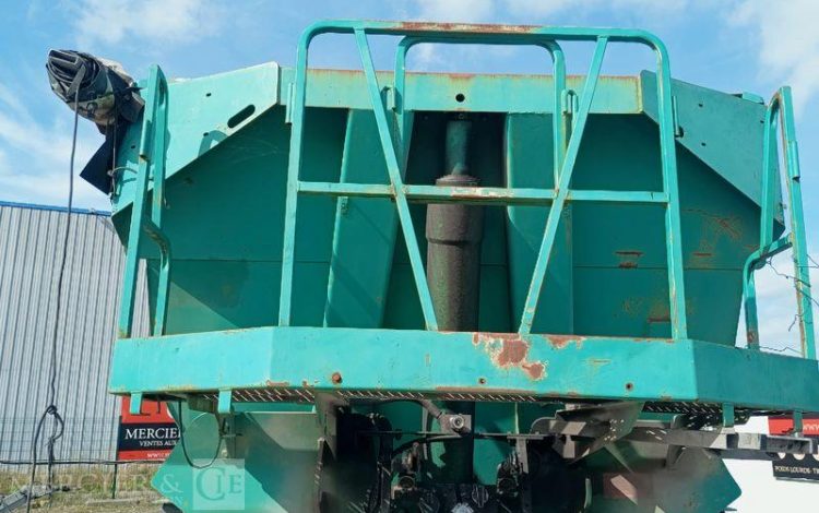 ROBUSTE KAISER SEMI REMORQUE BENNE BASCULANTE – 2 ESSIEUX –  PTAC : 33 TONNES – ANNEE 2004  568BKN59
