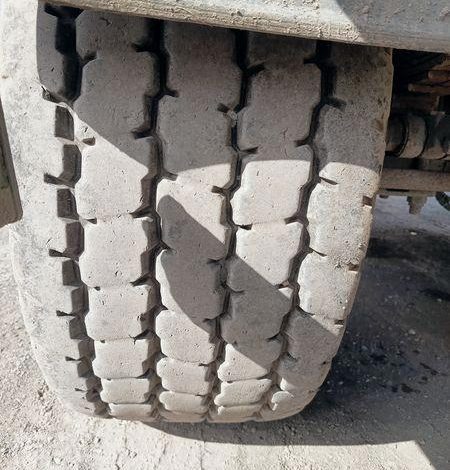 ROBUSTE KAISER SEMI REMORQUE BENNE BASCULANTE – 2 ESSIEUX –  PTAC : 33 TONNES – ANNEE 2004  568BKN59