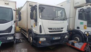 IVECO EUROCARGO 120E18 AVEC HAYON EN DESIGNATION – DIESEL – 167471 KMS BLANC BM-748-NC