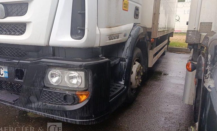 IVECO EUROCARGO 120E18 AVEC HAYON EN DESIGNATION – DIESEL – 167471 KMS BLANC BM-748-NC