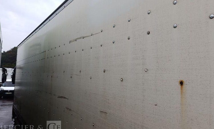 IVECO EUROCARGO 120E18 AVEC HAYON EN DESIGNATION – DIESEL – 167471 KMS BLANC BM-748-NC