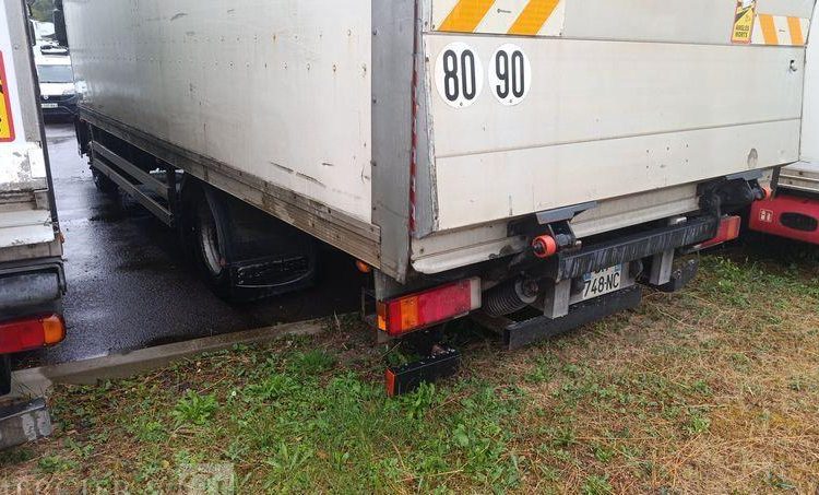 IVECO EUROCARGO 120E18 AVEC HAYON EN DESIGNATION – DIESEL – 167471 KMS BLANC BM-748-NC