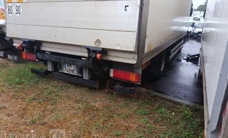 IVECO EUROCARGO 120E18 AVEC HAYON EN DESIGNATION – DIESEL – 167471 KMS BLANC BM-748-NC