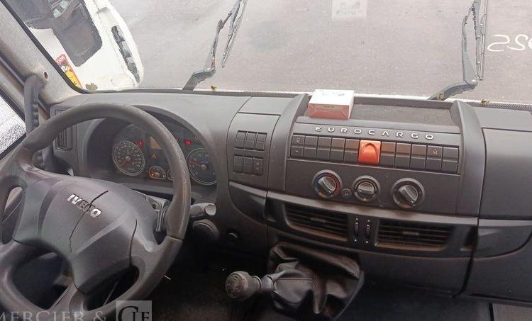 IVECO EUROCARGO 120E18 AVEC HAYON EN DESIGNATION – DIESEL – 167471 KMS BLANC BM-748-NC