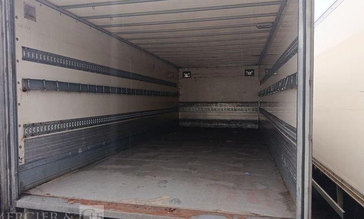 IVECO EUROCARGO 120E18 AVEC HAYON EN DESIGNATION – DIESEL – 167471 KMS BLANC BM-748-NC