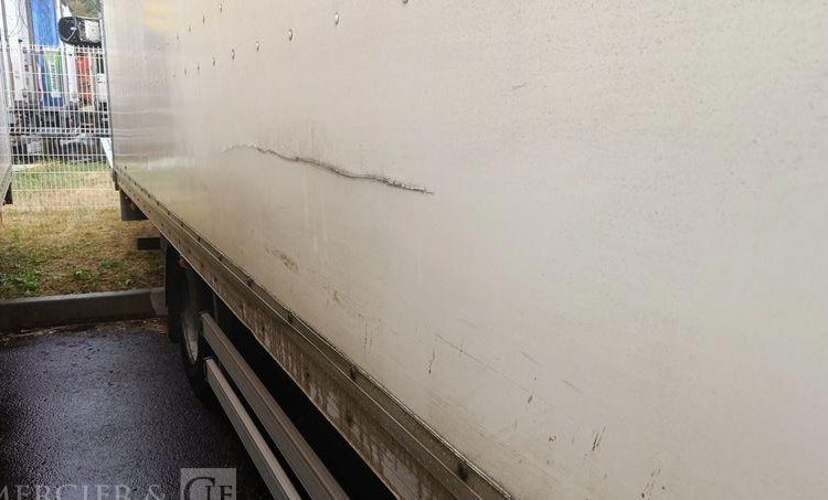 IVECO EUROCARGO 120E18 AVEC HAYON EN DESIGNATION – DIESEL – 167471 KMS BLANC BM-748-NC