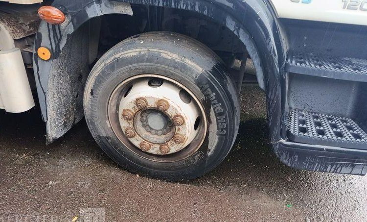 IVECO EUROCARGO 120E18 AVEC HAYON EN DESIGNATION – DIESEL – 167471 KMS BLANC BM-748-NC