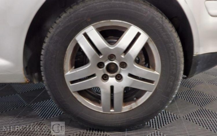 VOLKSWAGEN GOLF 1.9 TDI 130 4MOTION BLANC BR-744-FL