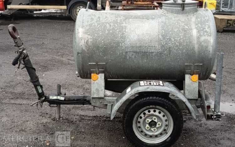 HUBIERE REMORQUE CITERNE 500L  CA-018-FE