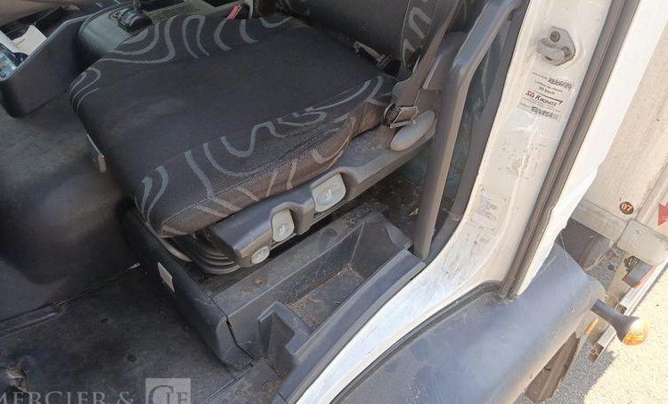 IVECO EUROCARGO 140 E 18 AVEC GROUPE FRIGO EN DESIGNATION – DIESEL – 146078 KMS BLANC CJ-993-DX