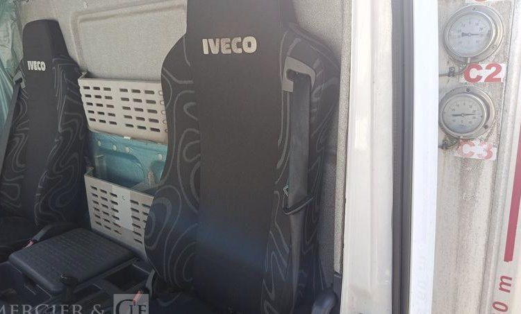 IVECO EUROCARGO 140 E 18 AVEC GROUPE FRIGO EN DESIGNATION – DIESEL – 146078 KMS BLANC CJ-993-DX
