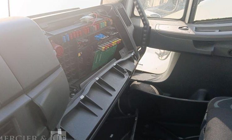 IVECO EUROCARGO 140 E 18 AVEC GROUPE FRIGO EN DESIGNATION – DIESEL – 146078 KMS BLANC CJ-993-DX