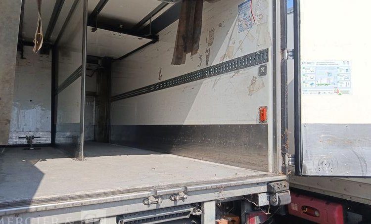 IVECO EUROCARGO 140 E 18 AVEC GROUPE FRIGO EN DESIGNATION – DIESEL – 146078 KMS BLANC CJ-993-DX