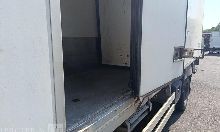 IVECO EUROCARGO 140 E 18 AVEC GROUPE FRIGO EN DESIGNATION – DIESEL – 146078 KMS BLANC CJ-993-DX