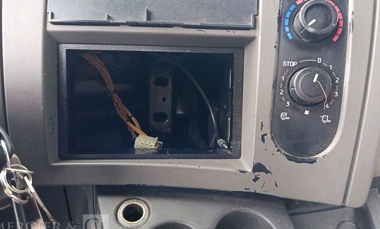 RENAULT PORTEUR 220 DXI AVEC GROUPE FROID CARRIER – DIESEL –  CL-246-HV