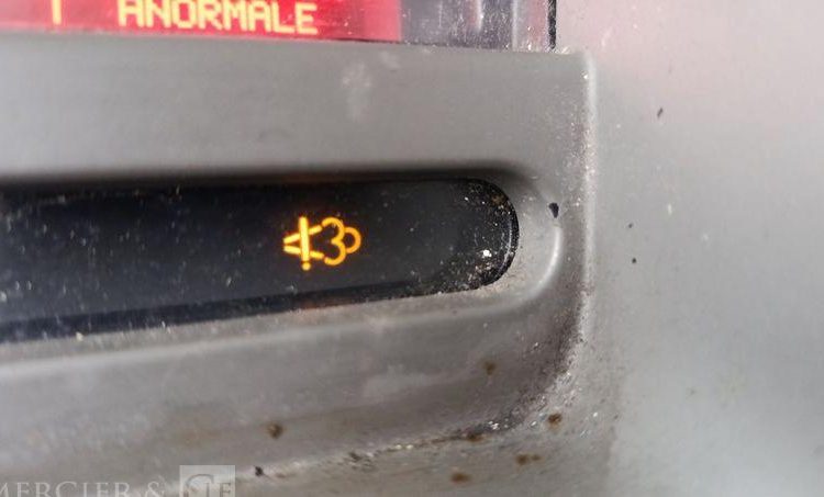 RENAULT PORTEUR 220 DXI AVEC GROUPE FROID CARRIER – DIESEL –  CL-246-HV