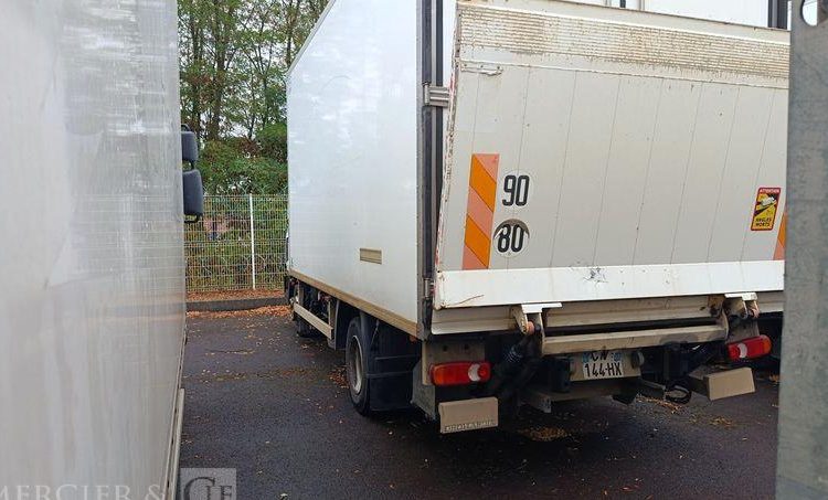 IVECO EUROCARGO 75E16 AVEC GROUPE FRIGO CARRIER EN DESIGNATION – DIESEL BLANC CN-144-HX