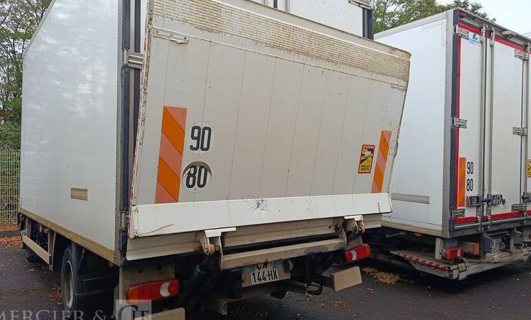 IVECO EUROCARGO 75E16 AVEC GROUPE FRIGO CARRIER EN DESIGNATION – DIESEL BLANC CN-144-HX
