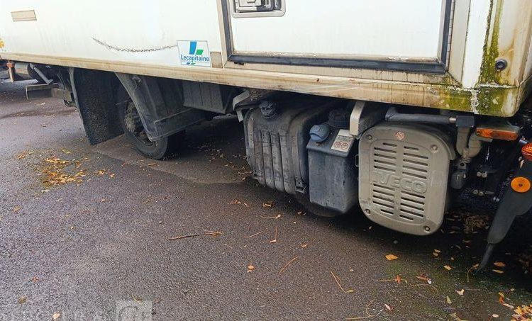 IVECO EUROCARGO 75E16 AVEC GROUPE FRIGO CARRIER EN DESIGNATION – DIESEL BLANC CN-144-HX