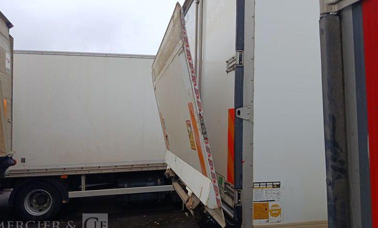 IVECO EUROCARGO 75E16 AVEC GROUPE FRIGO CARRIER EN DESIGNATION – DIESEL BLANC CN-144-HX