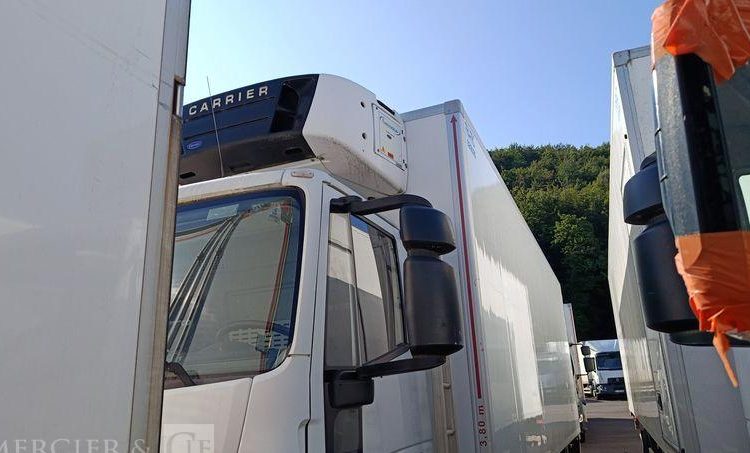 IVECO EUROCARGO 140E18 AVEC GROUPE FROID CARRIER EN DESIGNATION – DIESEL – 397890 KMS BLANC CQ-456-QP