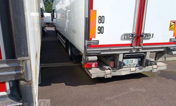 IVECO EUROCARGO 140E18 AVEC GROUPE FROID CARRIER EN DESIGNATION – DIESEL – 397890 KMS BLANC CQ-456-QP