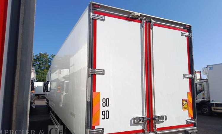 IVECO EUROCARGO 140E18 AVEC GROUPE FROID CARRIER EN DESIGNATION – DIESEL – 397890 KMS BLANC CQ-456-QP