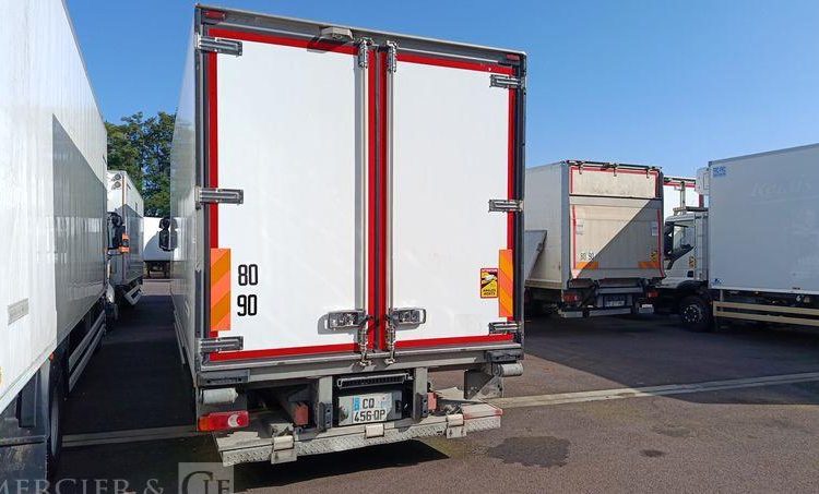 IVECO EUROCARGO 140E18 AVEC GROUPE FROID CARRIER EN DESIGNATION – DIESEL – 397890 KMS BLANC CQ-456-QP