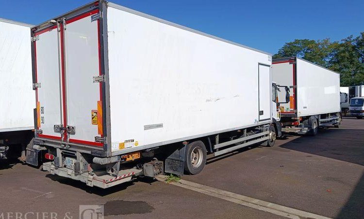 IVECO EUROCARGO 140E18 AVEC GROUPE FROID CARRIER EN DESIGNATION – DIESEL – 397890 KMS BLANC CQ-456-QP